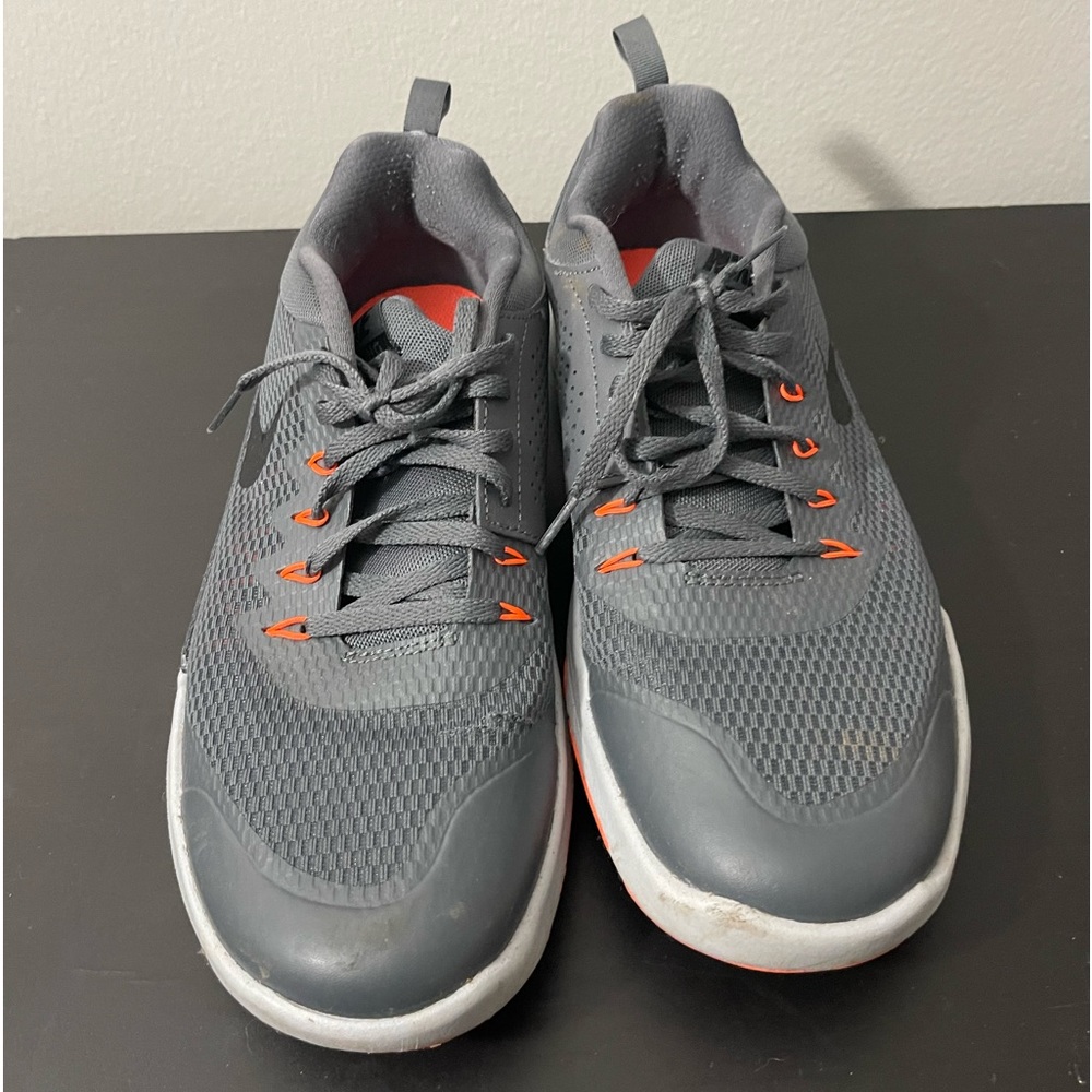 I’m selling some Nike training shoes grey size 10